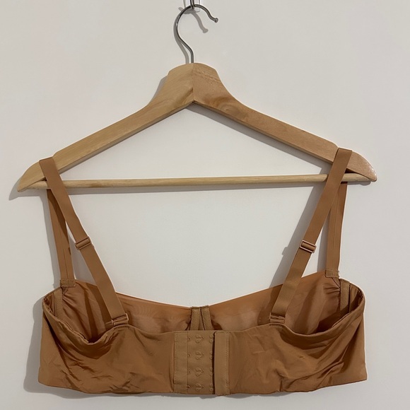 NWOT Skims no show balconette bra size 40C - Picture 3 of 5